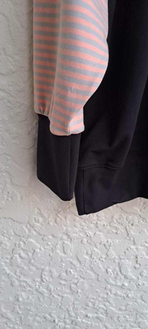 SWEATSHIRT IN BLACK WITH PINK AND GREY