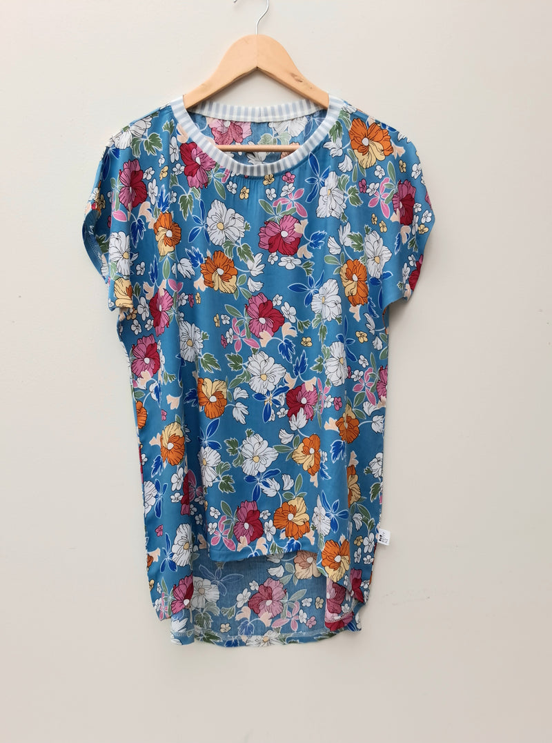 SUSIE TEE IN BLUE FLORAL