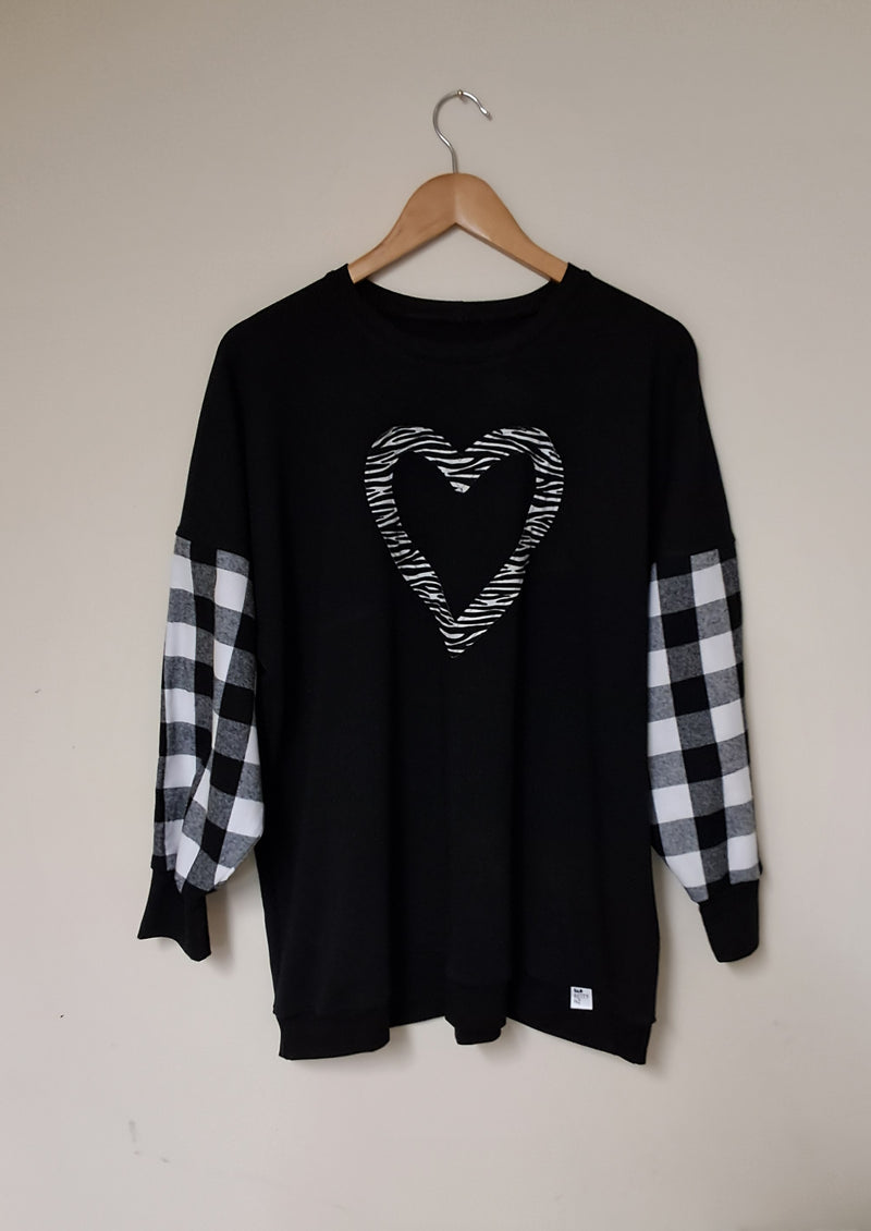 CLASSIC BLACK/WHITE SWEATSHIRT