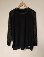 BLACK SWEATSHIRT WITH LEOPARD-PRINT