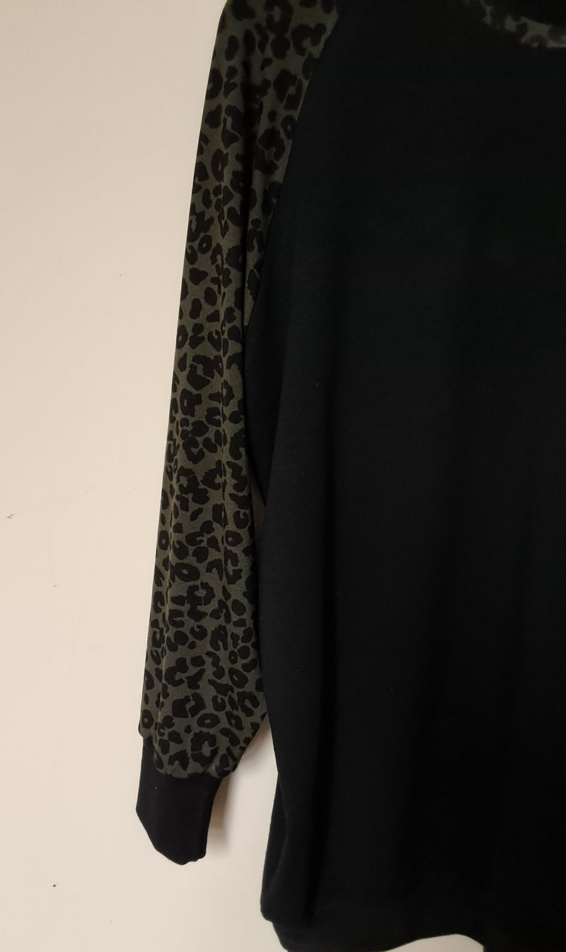 BLACK SWEATSHIRT WITH LEOPARD-PRINT