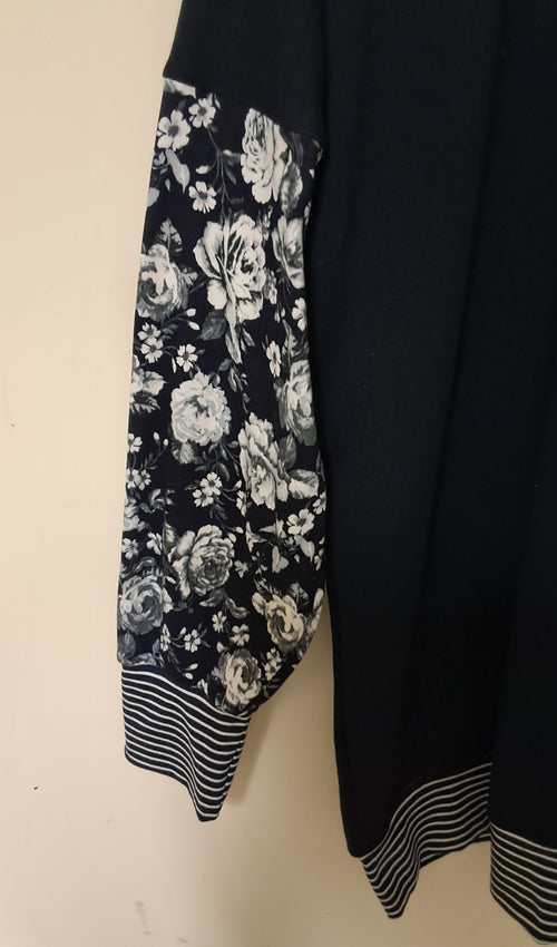 NEW NAVY WITH CONTRASTING SLEEVES