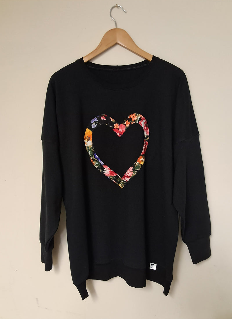 NEW BLACK SWEATSHIRT WITH FLORAL HEART