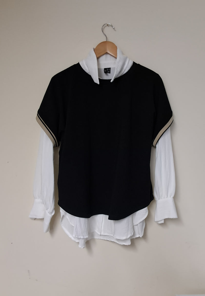 SLEEVELESS VEST