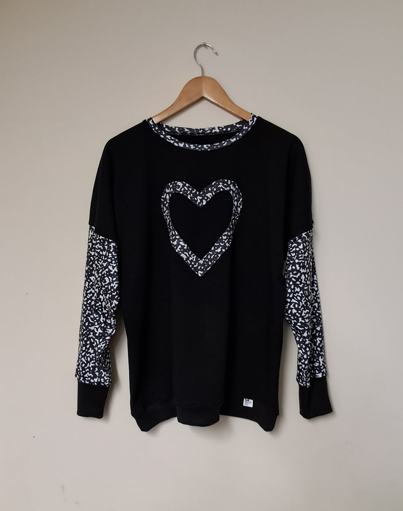 NEW *BLACK N WHITE* SWEATSHIRT
