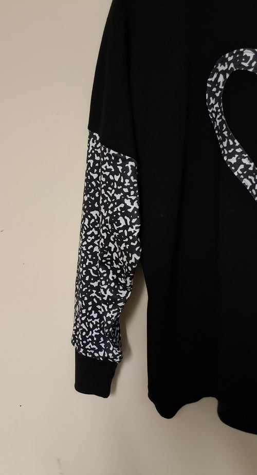 NEW *BLACK N WHITE* SWEATSHIRT