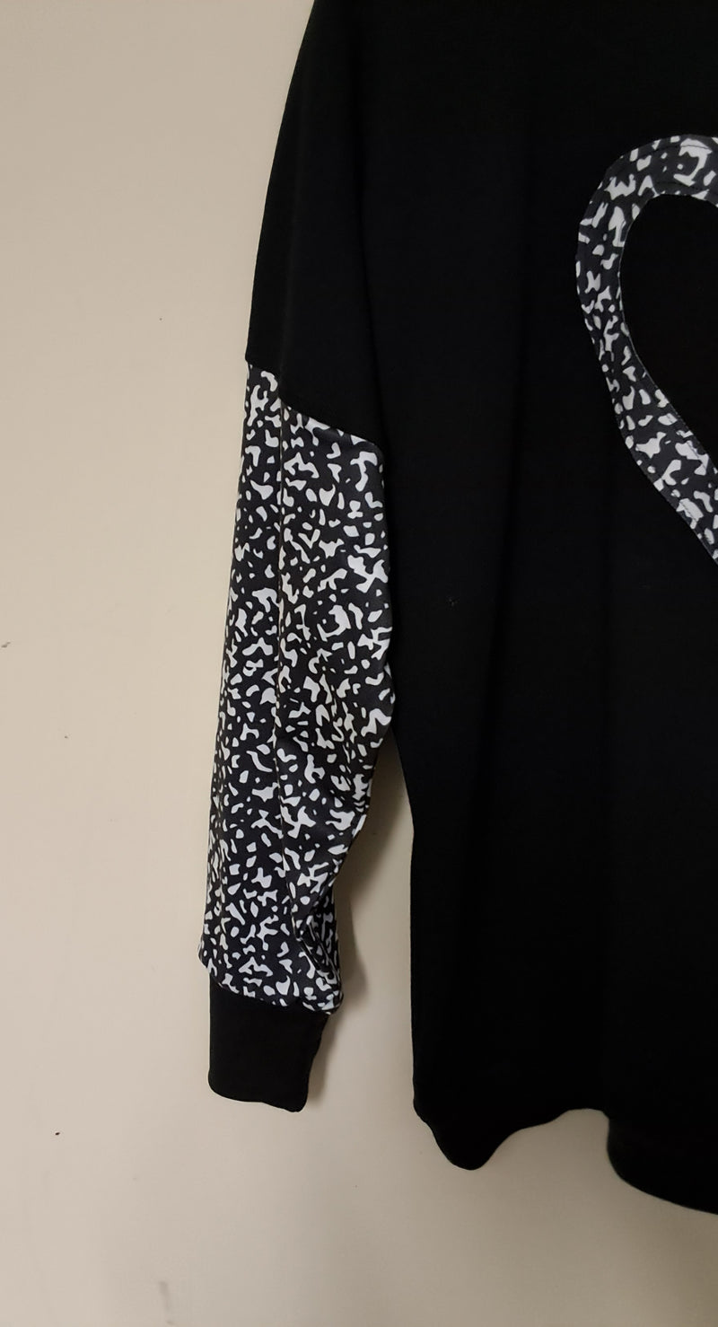 NEW *BLACK N WHITE* SWEATSHIRT