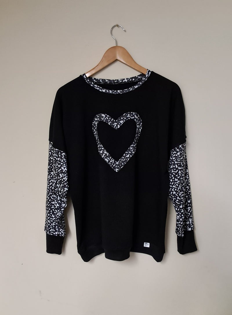 NEW *BLACK N WHITE* SWEATSHIRT