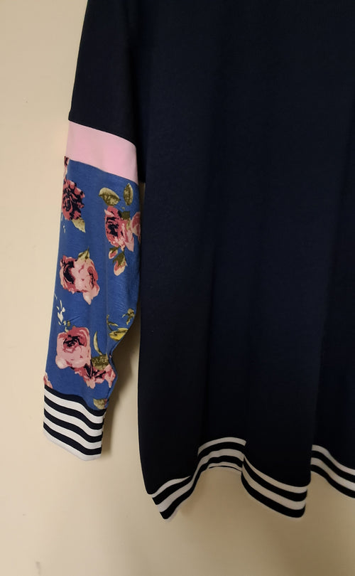 NAVY SWEATSHIRT WITH CONTRASTING SLEEVES