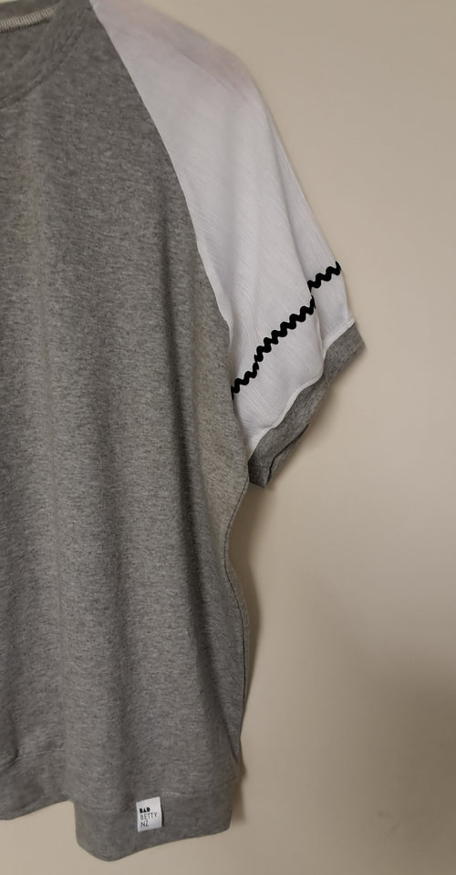 NEW *PASCALE * TOP  IN GREY/WHITE