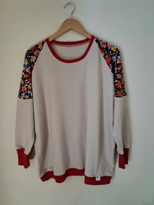 NEW SOFT BEIGE SWEATSHIRT WITH BRIGHT CONTRASTS