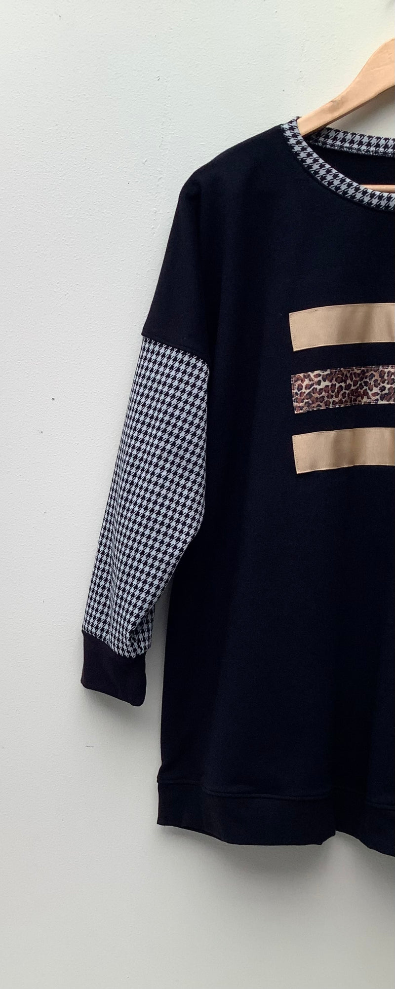 NEW SWEATSHIRT IN BLACK WITH CONTRAST