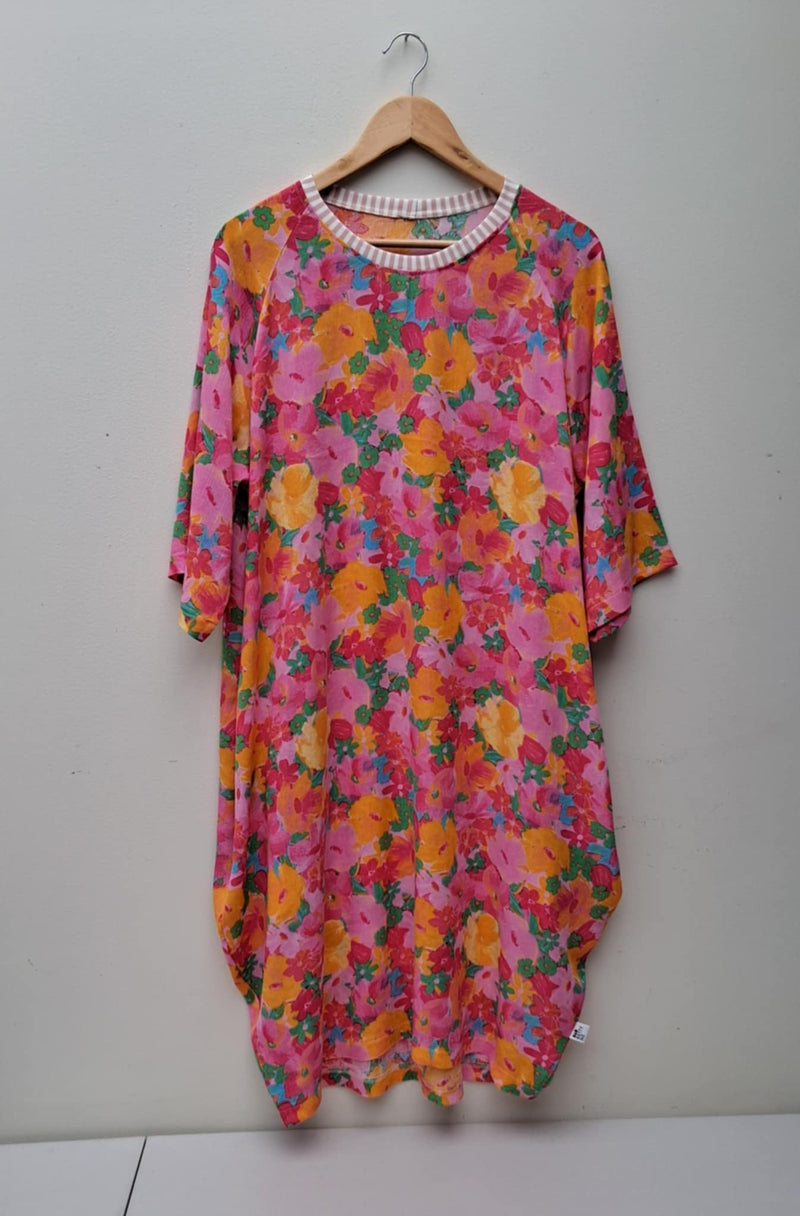 DRESS WITH POCKETS  IN SIZE 14/16