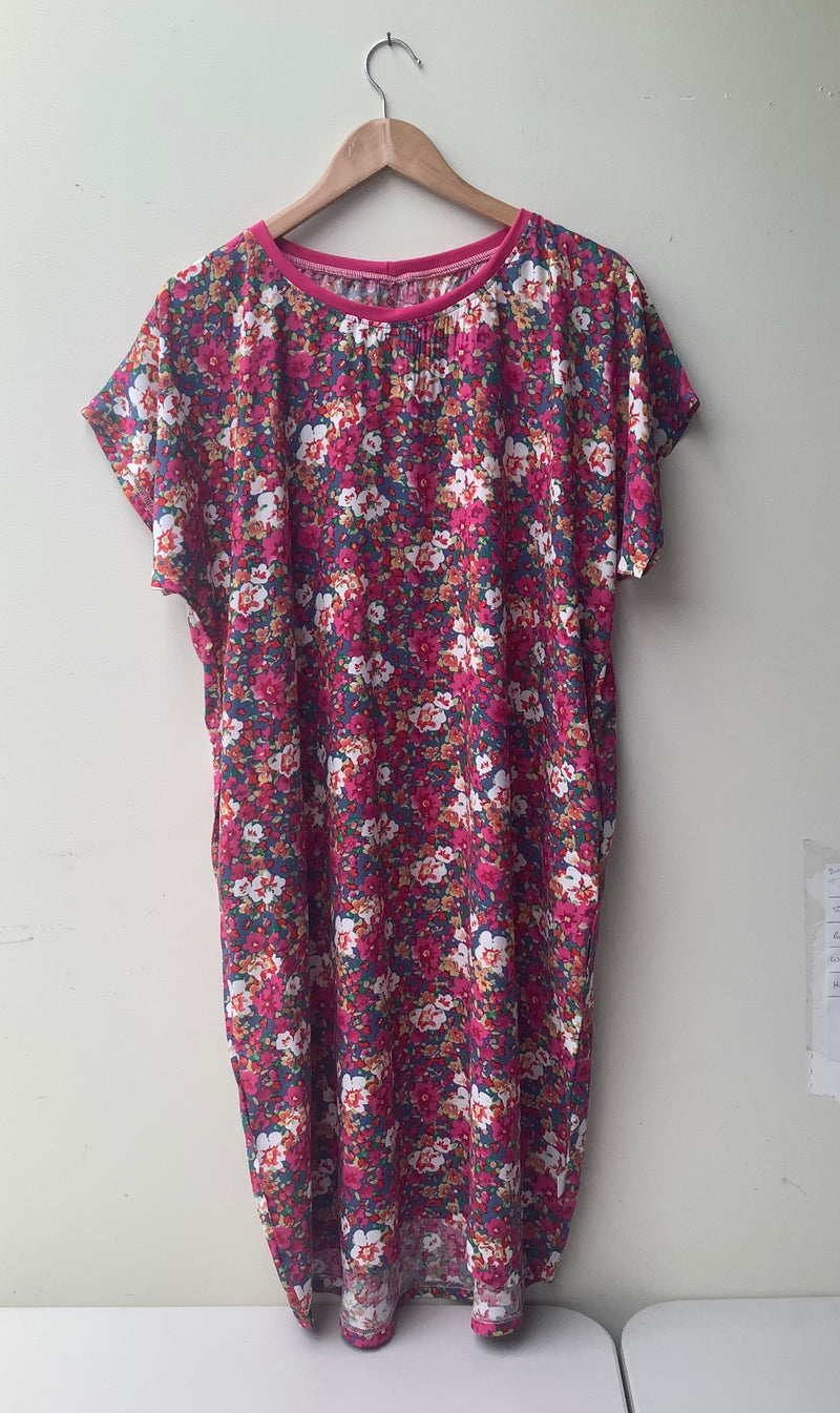 Floral dress with pockets size 18/20