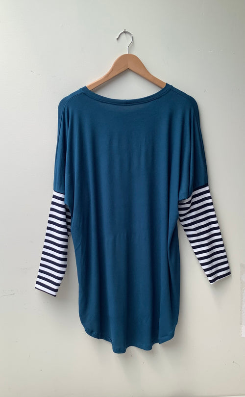 LONG SLEEVE TOP IN LIGHTWEIGHT JERSEY KNIT. SIZE 14/16