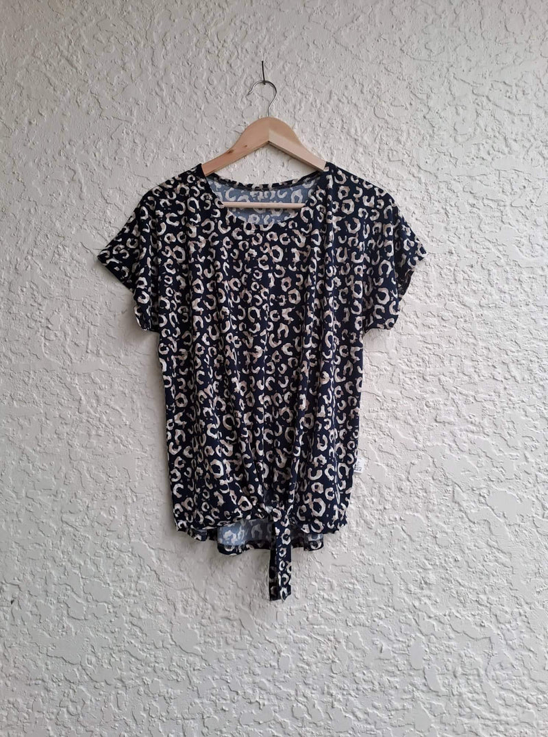 TIE BOTTOM TEE TOP IN SIZE 12/14