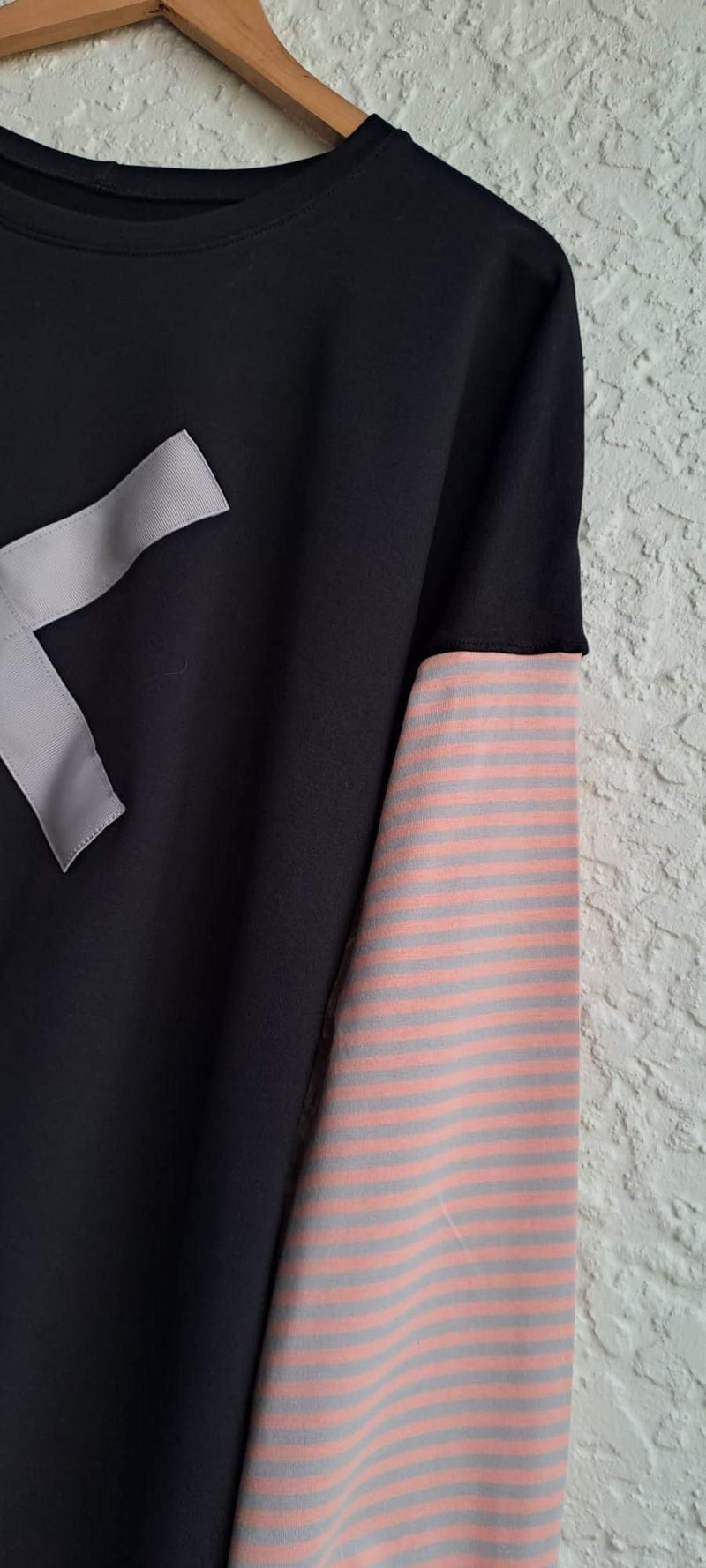 SWEATSHIRT IN BLACK WITH PINK AND GREY