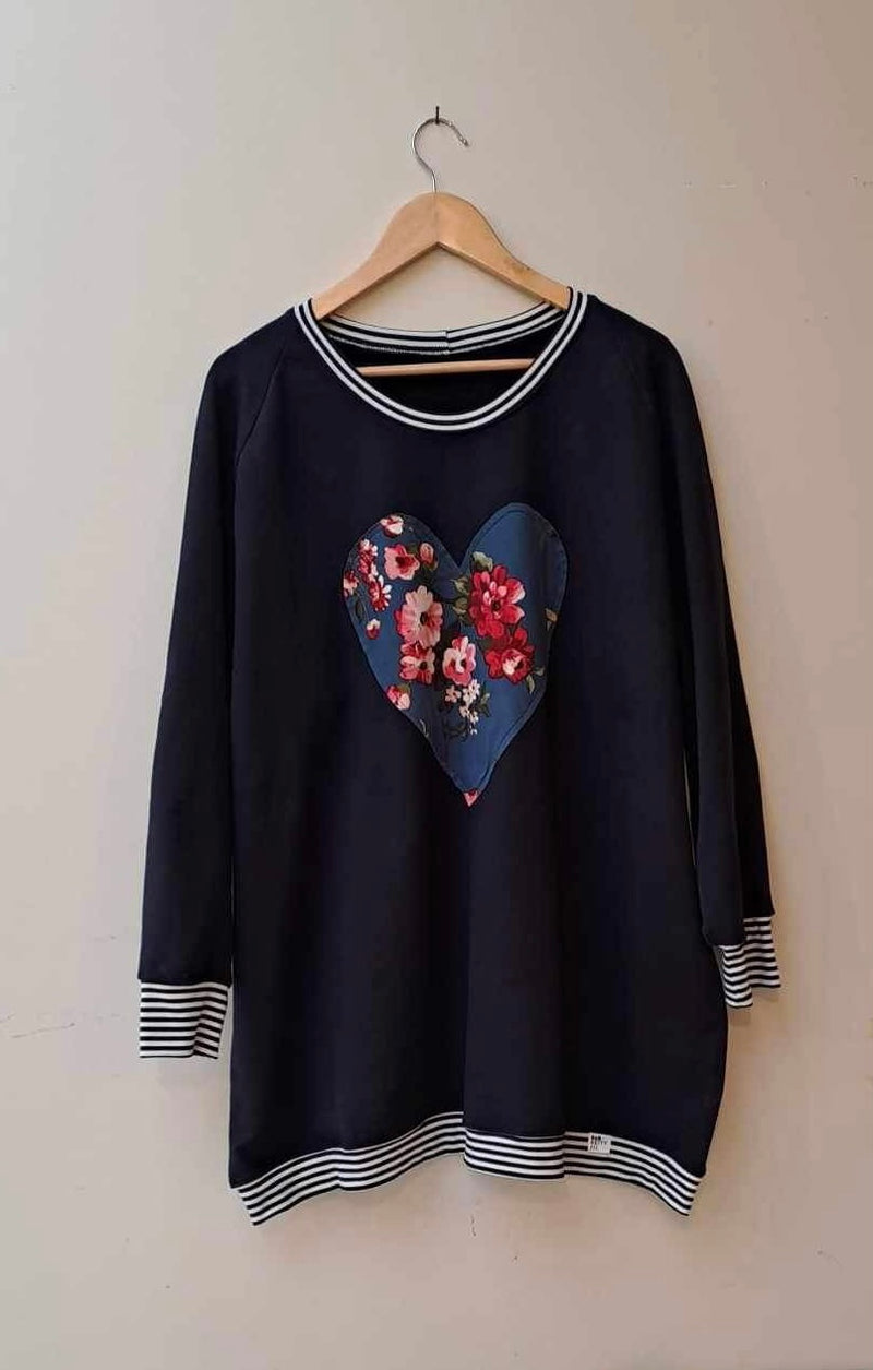 CLASSIC NAVY SWEATSHIRT WITH HEART MOTIF