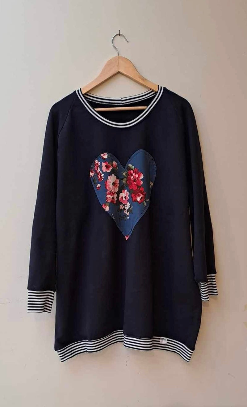 CLASSIC NAVY SWEATSHIRT WITH HEART MOTIF