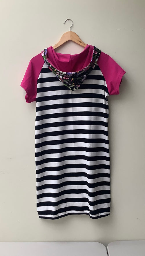 SHORT SLEEVE HOODY DRESS. SIZE 12