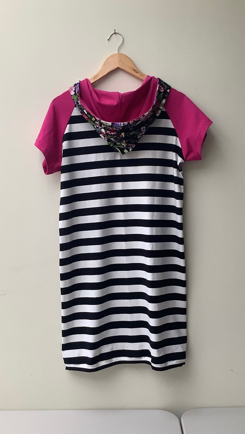 SHORT SLEEVE HOODY DRESS. SIZE 12
