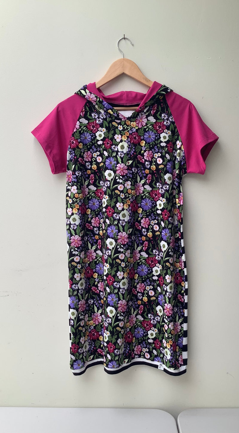 SHORT SLEEVE HOODY DRESS. SIZE 12