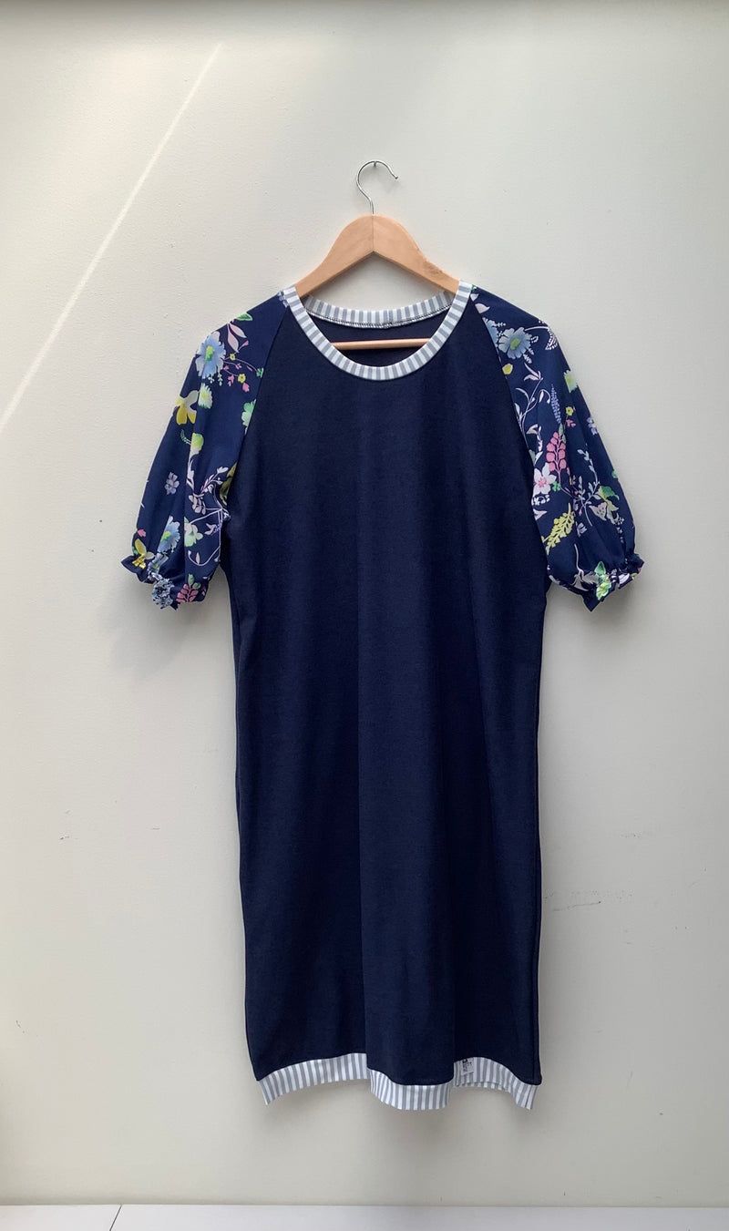 SHORT SLEEVE SWEATSHIRT DRESS. SIZE 12/14
