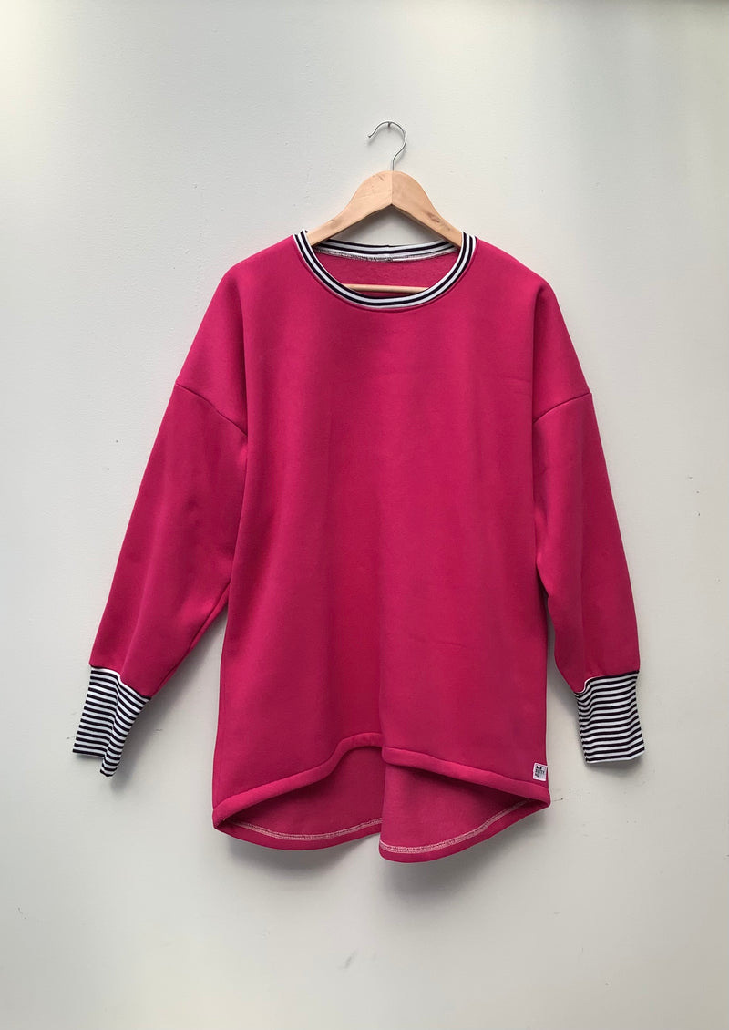 BRUSHED SWEATSHIRT, CURVED HEM. SIZE 16